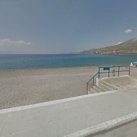 Loutraki Μοναδικής Θέσης Διαμέρισμα Στη Θάλασσα Екстериор снимка